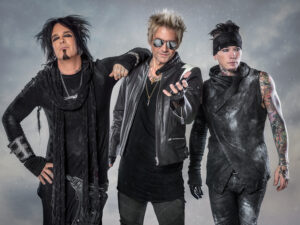 Sixx A M